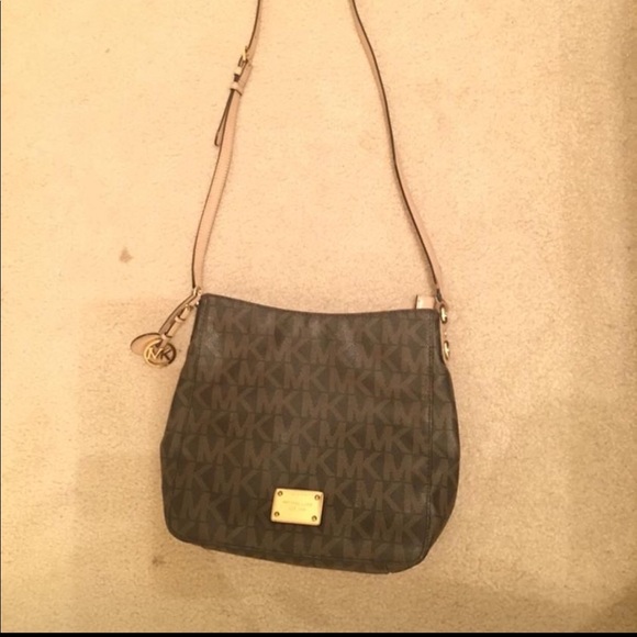 Micheal Kors purse - Picture 1 of 3